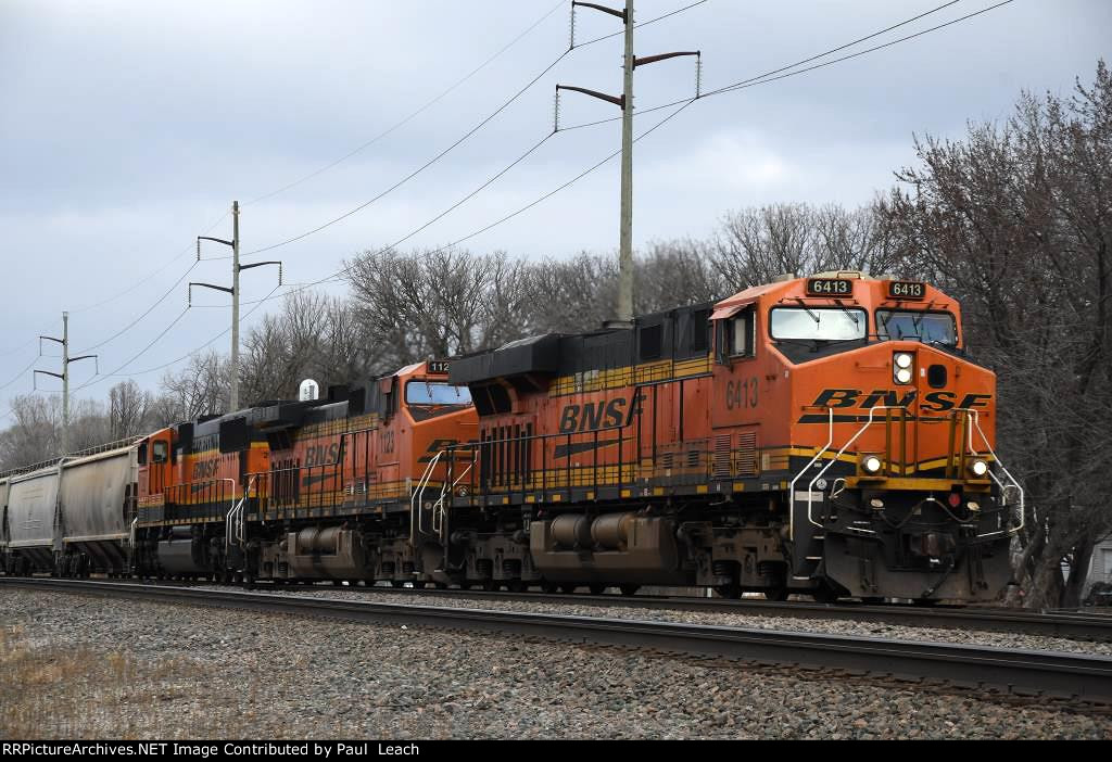 Eastbound grain train approaches Northtown